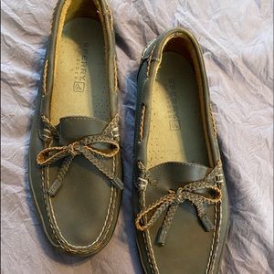 Sperry topsiders